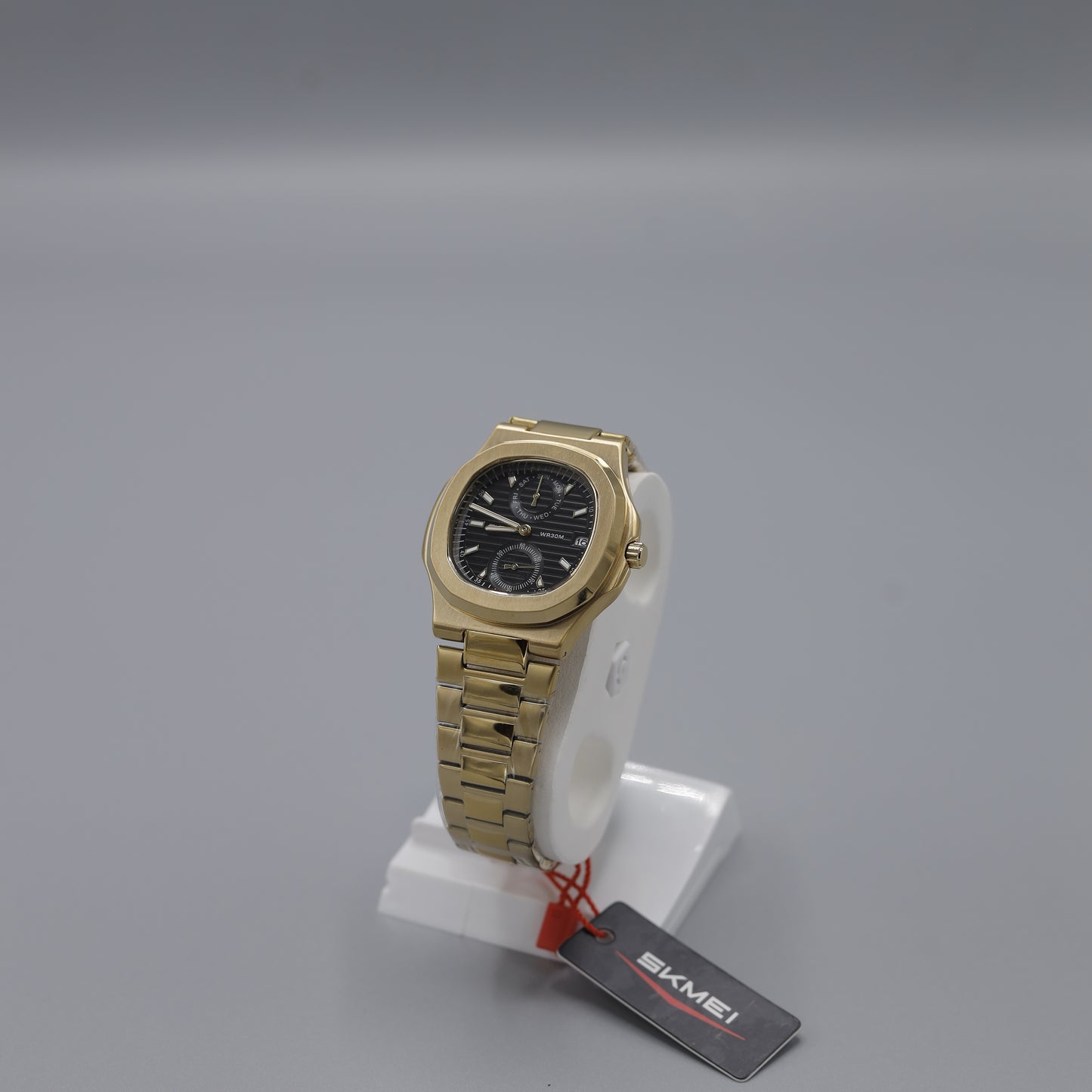 SKMEI Men's Luxury Gold Chronograph Watch.
