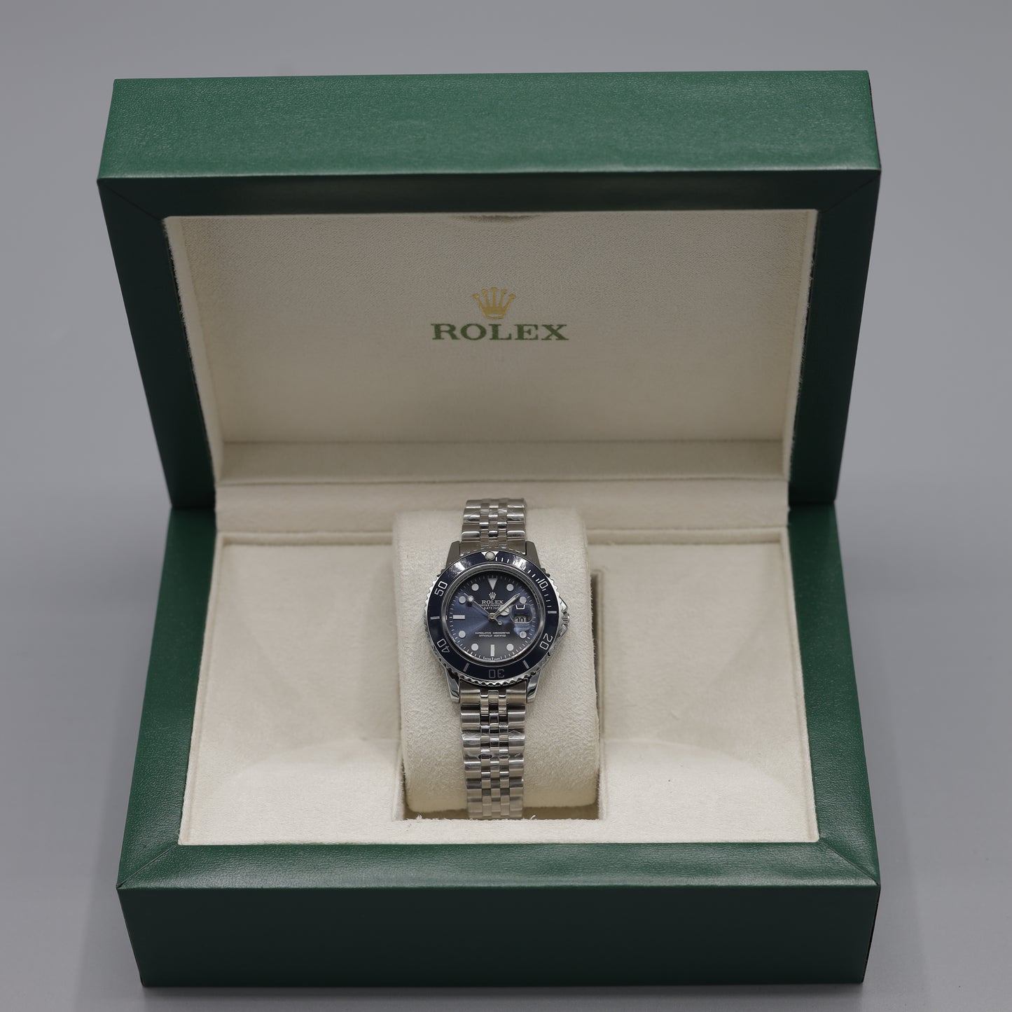 Rolex Submariner Date – Classic Luxury Dive Watch