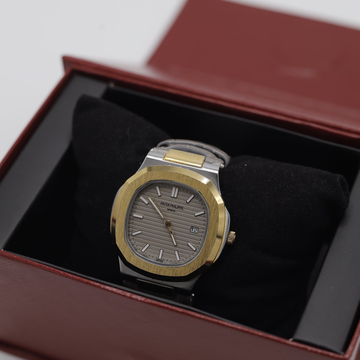 Patek Philippe Nautilus Style Watch - Classic Golden Dial & Leather Strap